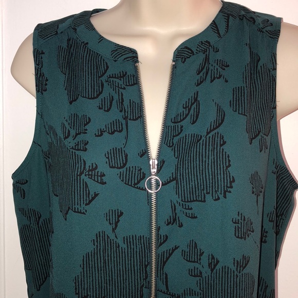 Apt 9. Zipper front Top - Picture 1 of 5